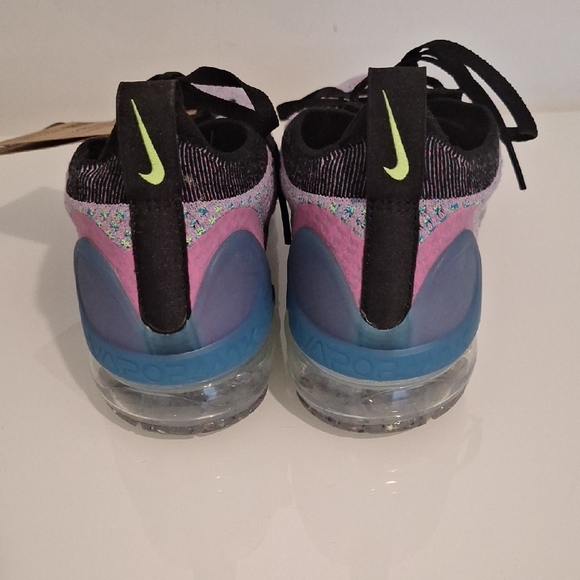 Nike Air Vapor Max Sneakers - Picture 4 of 7